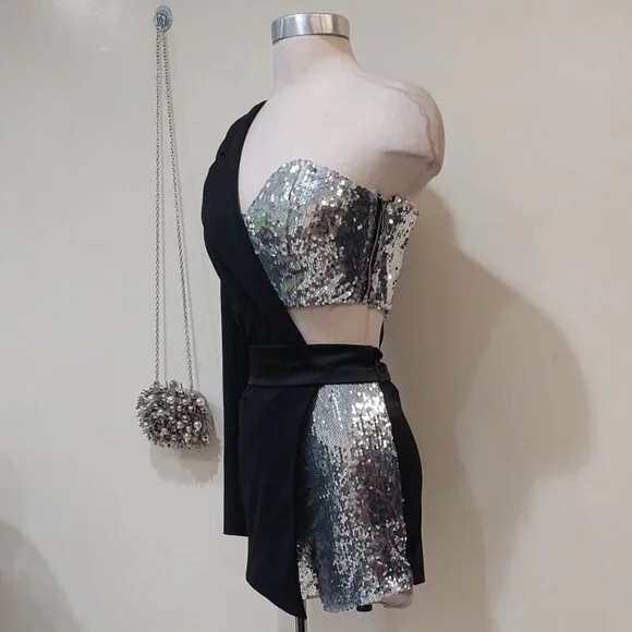 💥SEXY GLAM!💥One Sleeve Tuxedo Romper in Black & Silver Sequin